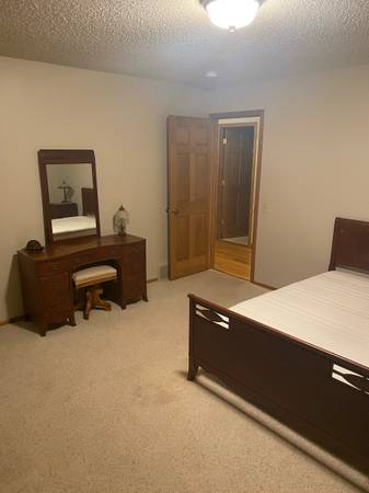 $800 / 5br - 4800ft2 - Habitación privada espaciosa en casa de 4800 pies cuadrados (Burnsville, Apple Valley)63868703444993124