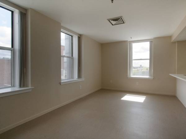 $2,800 / 2br - 750ft2 - 2 bedroom 1.5 bath apt in elevator building in downtown Burlington (Burlington)63784684796929122