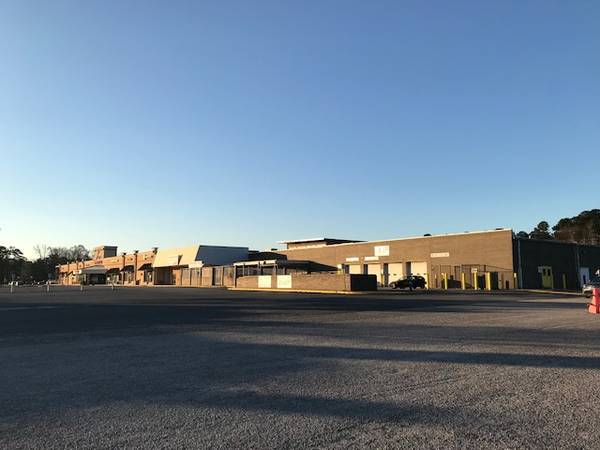 $1,898 / 3775ft2 - REPAIR SHOP 4 GARAGES, RETAIL,COMMERCIAL,SPACE AVAILABLE, TARBORO NC (1402 WESTERN BOULEVARD TARBORO NC 27886)63897185655298121