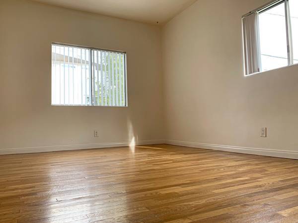 $1,490 / 2br - 975ft2 - Newly Updated 2-Bedroom, 1.5-Bath Apartment (nob hill)63622930915971123