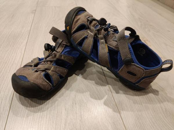 Keen kids shoes size 3 great condition minimum wear 1