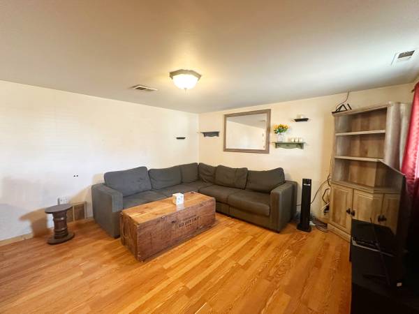 $1,150 / 1br - 879ft2 - 1 bed 1 bath home month to month fully furnished in Las Vegas NM63806171134723123