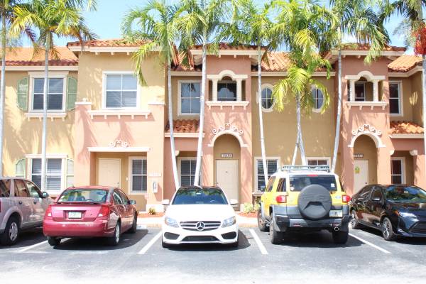 $2,700 / 3br - $2700 ENORMOUS 3B/2.5B HAMPTON ISLES (PEMBROKE PINES)64002013452034124