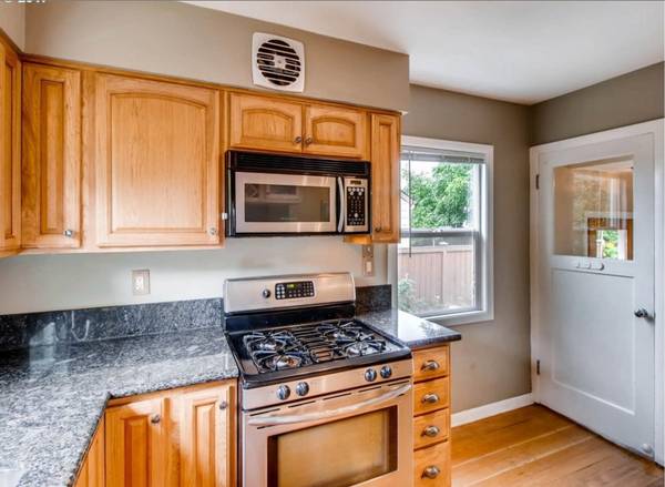 $3,800 / 4br - 2360ft2 - Charming South Tabor 4 bed/ 3 bath (South Tabor)64038885838337123