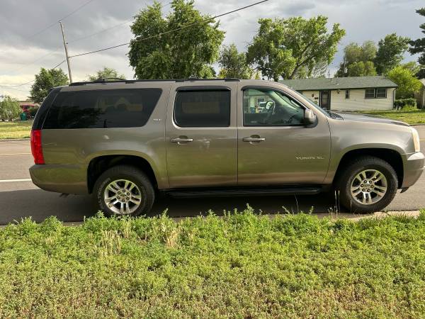 2011 GMC Yucon XL Automatic 4X4 - $6,500 (Denver)63612398576385121