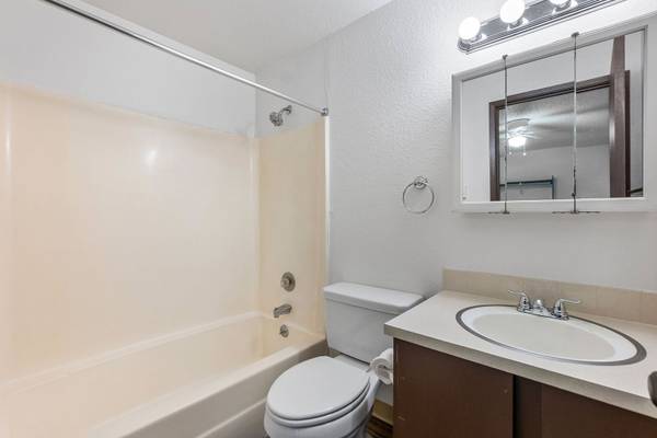 $1,295 / 1br - Charming 1 Bedroom Duplex for Rent!! (Lacey)63874305954817122