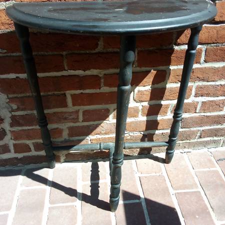 Vintage Three Legged End Table 1