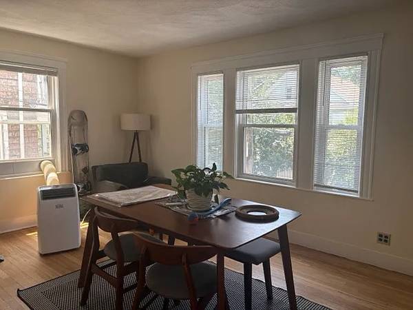 $1,500 / 2br - Apartamento soleado en planta baja en Ball Square (Somerville)63863136911745122