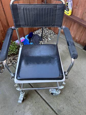 Over the toilet seat on wheels 1