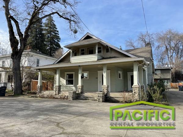 704 S Oakdale Victorian Home 1