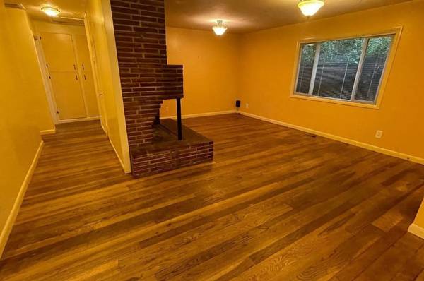 $2,500 / 2br - 1020ft2 - Charming 2bd/1b - just half a block from Columbia Elementary! (Bellingham)63920957326466122