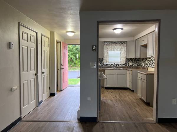 $1,250 / 2br - 1200ft2 - 2 Beds 1.5 Bath Townhouse Attached Garage Nice Neighborhood (Endicott)64035575934851122