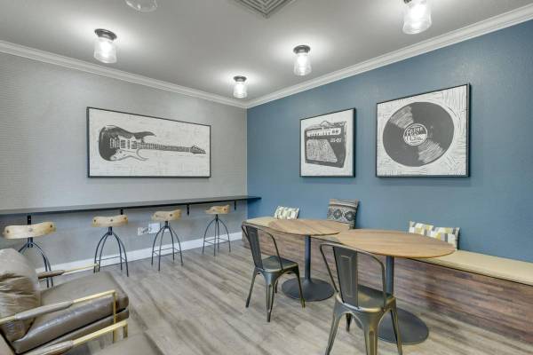 $1,699 / 1br - 707ft2 - Resort-Inspired Swimming Pool, Poolside Fire Pit & Lounge Area63841707776385123