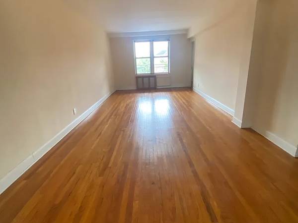 $2,500 / 2br - $ 2500 East Elmhurst 2 Bed 1 Bath  with Yard Access FOR RENT (East Elmhurst)63816703282179121