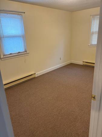 $1,300 / 2br - 2 Dormitorios en 2do piso (Attleboro)64002828139906123