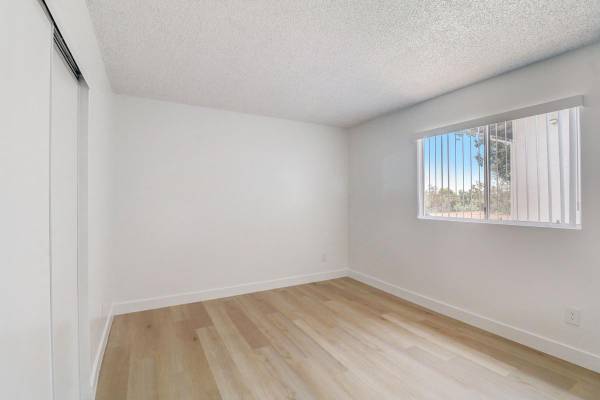 $2,115 / 1br - 700ft2 - Must-see 1 BR/1 BA w/Convenient Access to 125, 94 & 54 Fwys (Spring Valley)63865592409859123