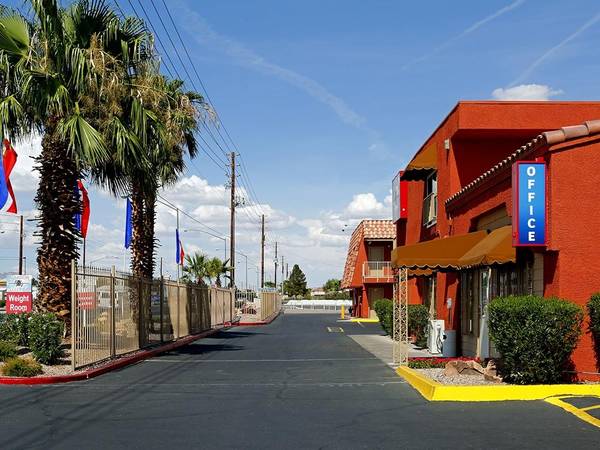 $285 / 350ft2 - Swimming Pool, Free Utilities, Fitness Center (4244 n las vegas blvd, las vegas, NV)63859497200001121