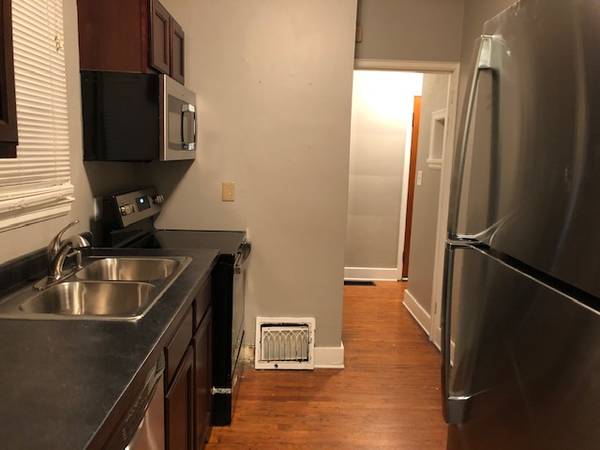 $2,400 / 3br - OTOÑO 2026-2027! Casa de 3 dormitorios en el centro de Iowa City! ¡Camina a clase! (215 Melrose Court Iowa City IA)63976401395074122