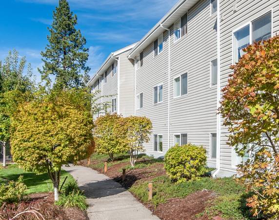 $1,649 / 2br - Energy Efficient Heat - Ceiling Fans - Linen Closets for Extra Space (Beaverton / Aloha)63831398060803124