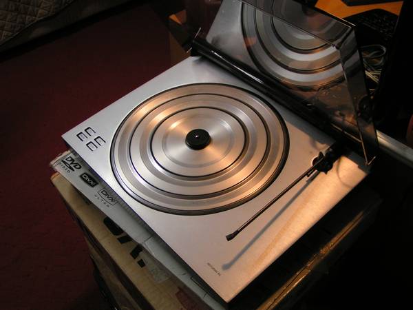 Bang  & Olufsen Turntable 1