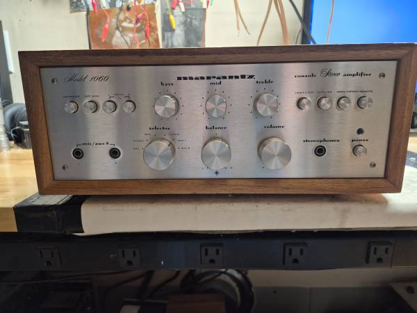 Marantz 1060 Amplifier 1