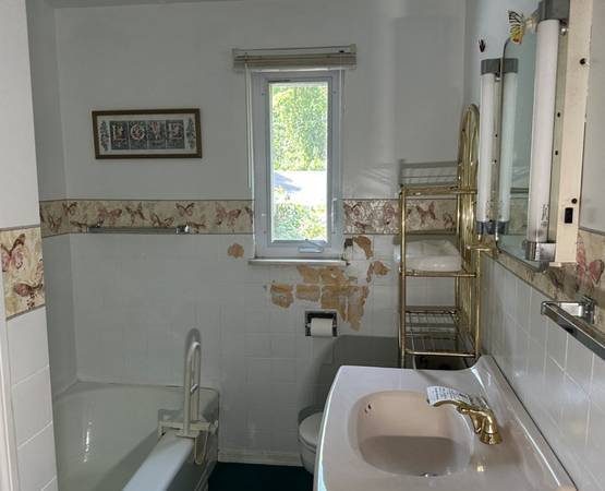 $850 / 2br - in Moon Township on 2.5 acres with a 2 car detached garage as well (Coraopolis, PA)64013205092866120