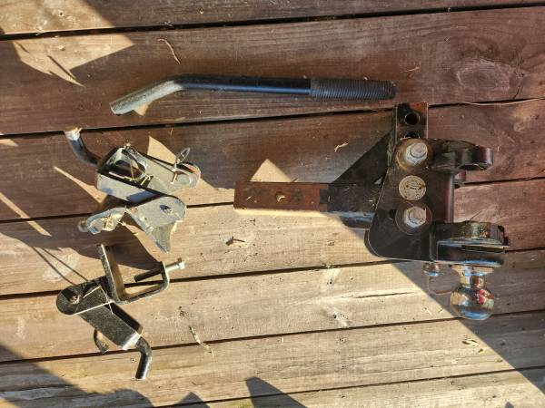 Curt Adjustable load distribution hitch - full kit - $250 (Chetek)62949792147585121