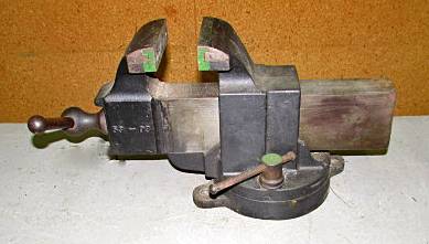 Vise - up to 8" wide, Rotatable base 1