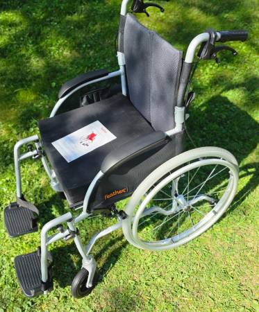 FEATHER MOBILITY FEATHERWEIGHT ULTRA-LIGHTWEIGHT WHEELCHAIR 1