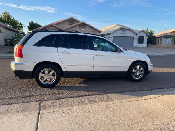 2005 Chrysler Pacifica 117,000 millas AWD - $2,70063612861423617123