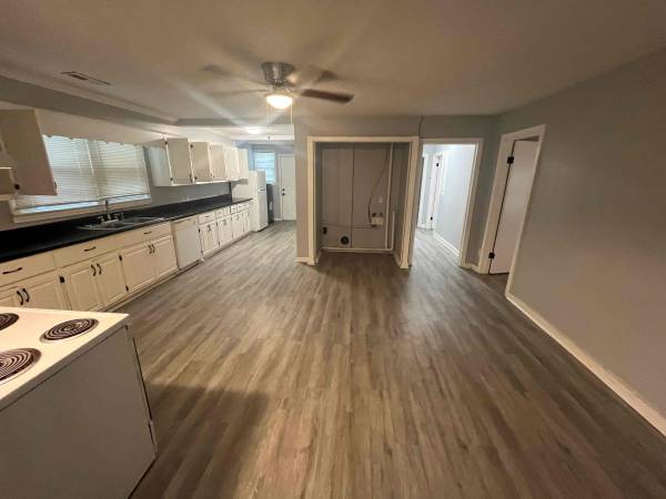 $1,450 / 4br - 4 Bedroom, 2 Bath House in SE Decatur (Decatur)63439782821377123