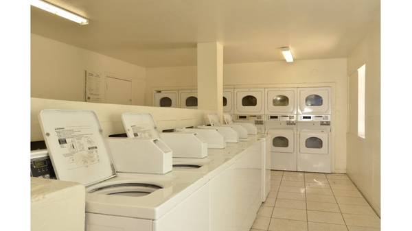 $1,095 / 2br - 850ft2 - FIRST MONTH 1/2 PRICE. HABLA ESPAÑOL! (Phoenix - Midtown)63470389982209124
