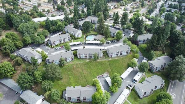 $1,598 / 2br - 928ft2 - Swimming Pool, Spa, Clubhouse, Close to Public Transportation (Milwaukie, Southgate)63831465683841123