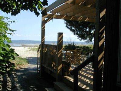 $2,000 / 2br - 1100ft2 - Charming Shore Front Cottage (Milford)64033633965571122