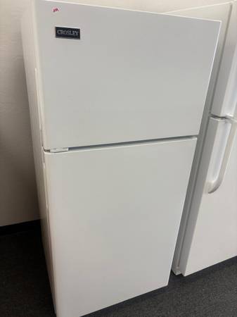 CROSLET TOP FREEZER REFRIGERATOR 1