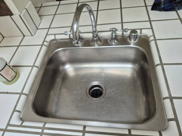 FLASH SALE!!!! 24x20x7 Stainless sink$20 & Dispsal 1