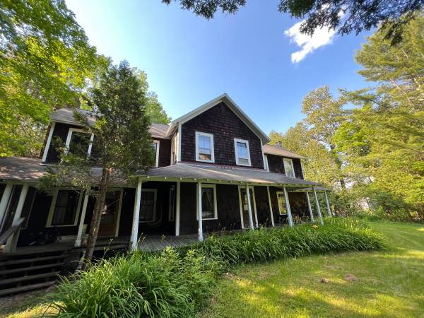Adirondack Inn with Waterfront- 6bdrm/6bath

9,000