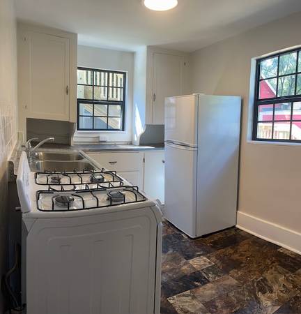 $895.00 / 1br - 500ft2 - Un dormitorio, baño completo, con servicios incluidos y crédito mensual de $5063846720348033124