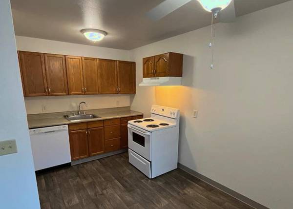 $1,400 / 2br - CALL NOW- TOUR READY! - Off Street Parking | Easy Access to I-5 (Portland)63820824772867122