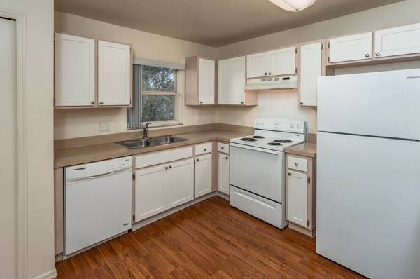 $1,463 / 3br - 1058ft2 - Luxurious 3 bed / 2 bath available with convenient washer & dryer (Port Richey)63980540044802121