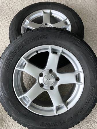 2 Wheels with tires 1