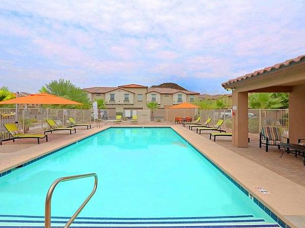 $2,000 / 3br - 1386ft2 - Two Stories w Direct Access Garages! See Our Pics, One Month Free!64047709620865120