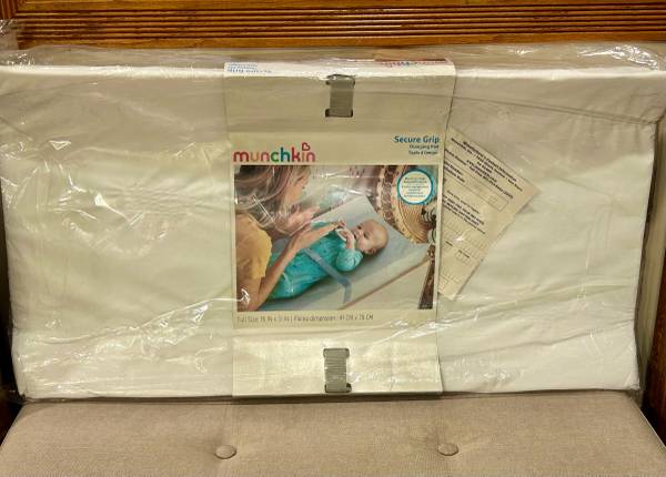 NEW Munchkin secure grip changing pad 1