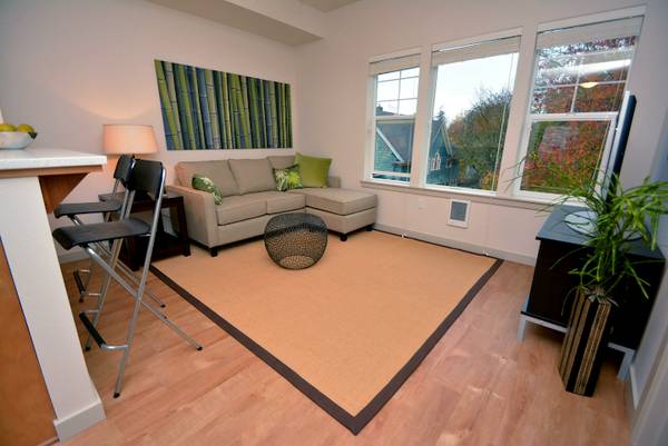$1,350 / 1br - Comfortable Top Floor 1 Bed Move In Ready at B Street! Tour Now! (NE Portland, E Burnside, Laurelhurst, Kerns)64039222124675123