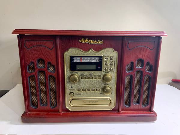 Anders Nicholson Stereo System and Record Player 32721 1