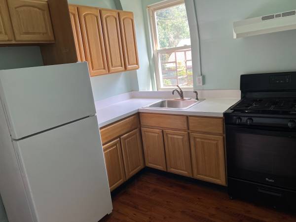 $1,700 / 2br - Huge 2BR in historic Poughkeepsie neighborhood (POUGHKEEPSIE)64035737308163120
