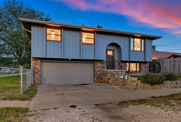 $260,000 / 3br - 1378ft2 - .Where Craftsmanship Meets Comfort—Your Perfect Home Awaits! (Council Bluffs)64021008294787120