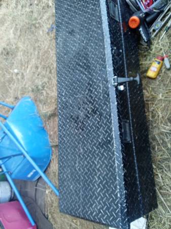 Black diamond plate truck box 1