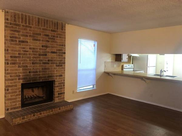 $1,495 / 2br - 900ft2 - 2/1.5 Duplex for $1495 near Brodie/William Cannon! Carport/Yard! (Brodie/William Cannon)63922558123650121