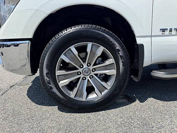 2019 Nissan Titan SL 4x4 4dr Crew Cab - $21,995.0063438420459521123